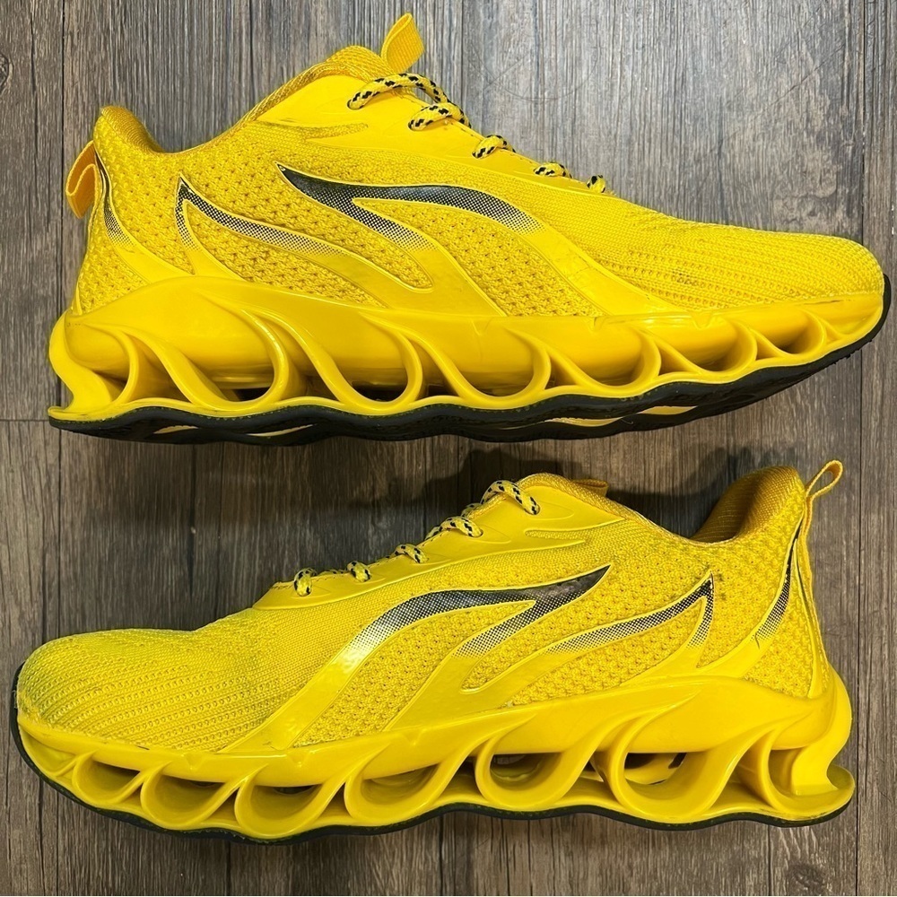 Women’s Yellow Black Running Shoes Size 8